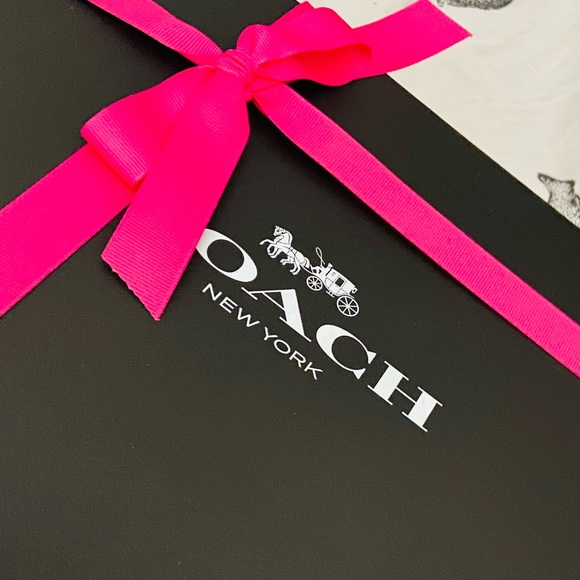 Meet your Posher, Marissa - Picture 1 of 1